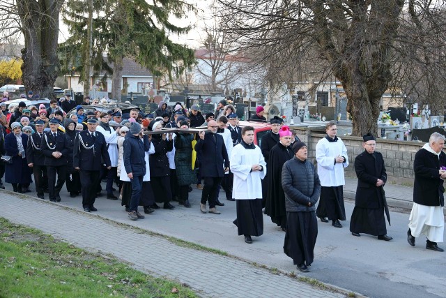 Droga Krzyżowa w Niedzielę Palmową na ulicach Sandomierza. Więcej na kolejnych zdjęciach.
