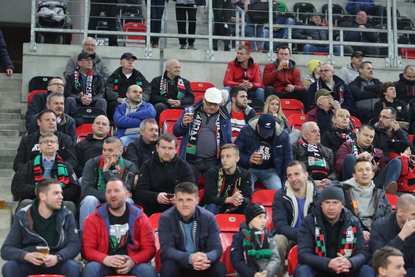 GKS Tychy – Bytovia ZDJĘCIA KIBICÓW  Tyscy fani przyszli z hokeja na piłkę nożną