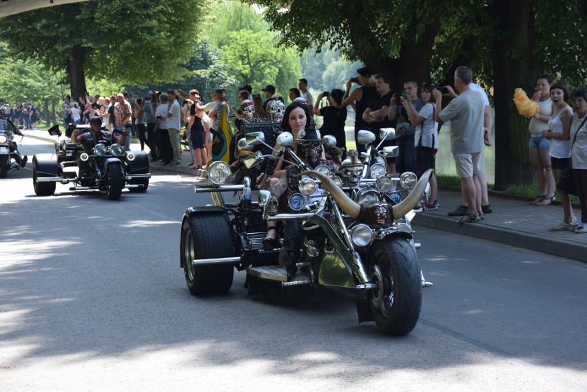 Motoserce zabiło, a właściwie zaryczało na oświęcimskich bulwarach po raz dziesiąty. Ruszajcie nad Sołę, tam się dzieje [ZDJĘCIA]