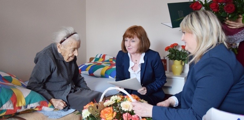 Pani Irena Kensoń z Radomska obchodzi 100. urodziny