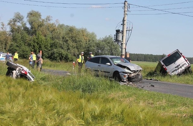 W poniedziałek doszło do wypadku między Sulmierzycami i Odolanowem. Zderzyły się tam trzy samochody. Pięć osób zostało poszkodowanych.Kolejne zdjęcie --->