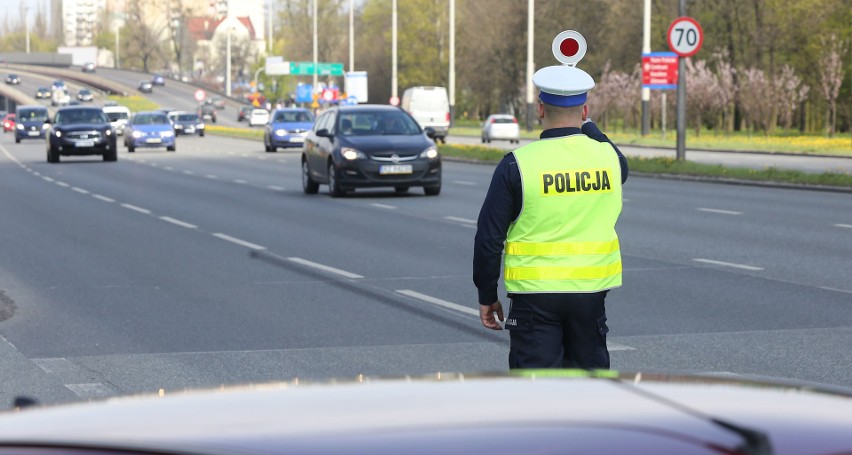 Kaskadowe kontrole policyjne na drogach województwa i powiatu