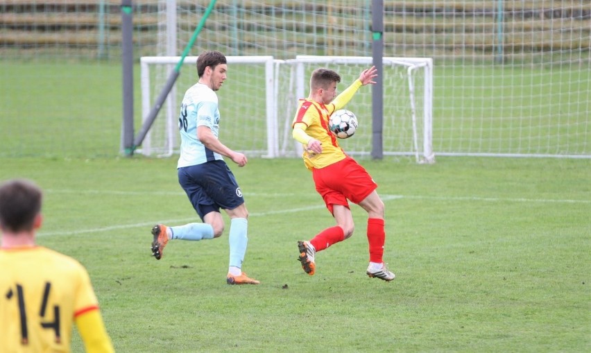 3 liga. Korona II Kielce przegrała z Avią Świdnik 0:3 i jest sytuacja w walce o utrzymanie jest coraz trudniejsza [ZDJĘCIA]