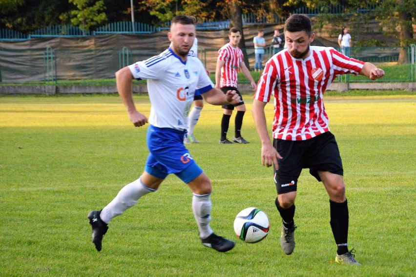 4. liga. Oświęcimska magia „szóstek” w Andrychowie dała Unii zwycięstwo nad Beskidem [ZDJĘCIA]