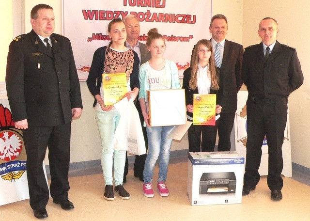 W kategorii gimnazjów cale podium... zajęły dziewczęta - laureatki (od prawej): Patrycja Kopacz, Wiktoria Rakoczy, Aleksandra Błachucińska.