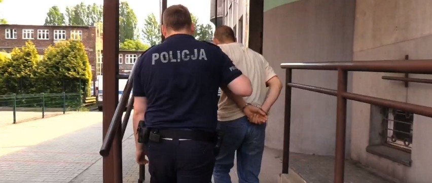 Mężczyzna wyciągnął broń w szpitalu w Chorzowie i groził personelowi. „33-latek żądał, by przebadano jego partnerkę”