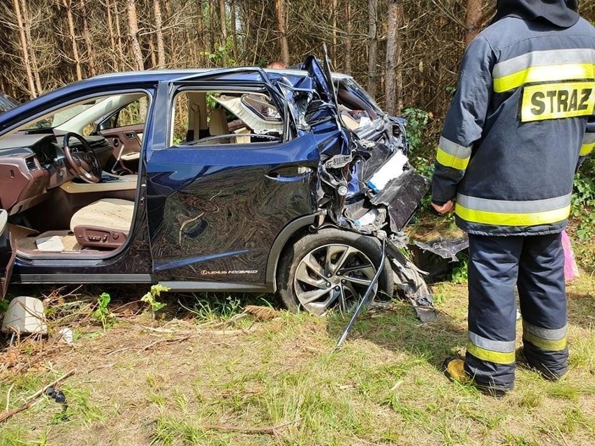 Przewalanka. DK8. Droga Białystok - Korycin zablokowana. Zderzyły się dwa pojazdy osobowe z ciężarowym