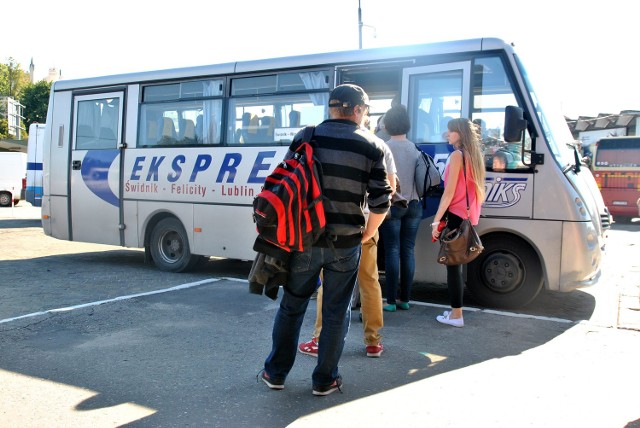 Z lubelskiego dworca PKS kursuje wiele busów do Świdnika (zdjęcie). Z dojazdem do Świdnika Dużego jest już problem