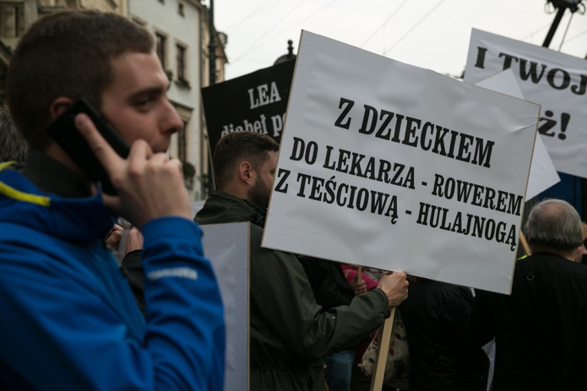 Protest na Placu Wszystkich Świętych