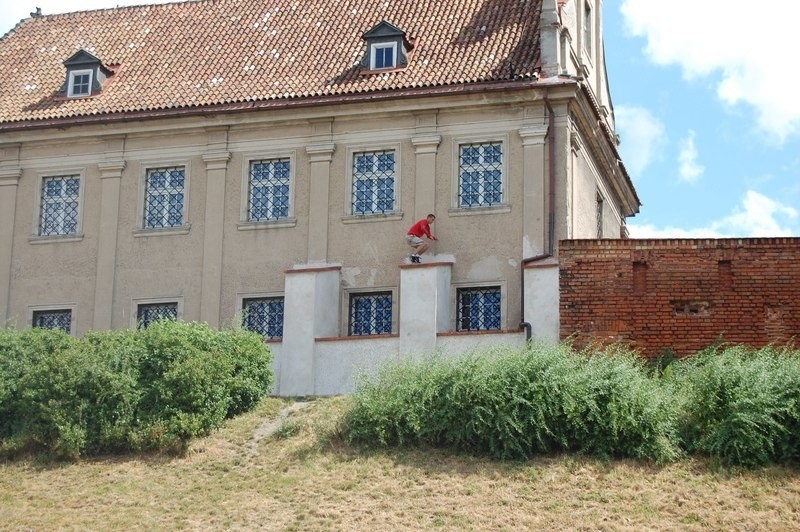 Grudziądz > Zdjęcia od Czytelniczki - skakał po budynkach