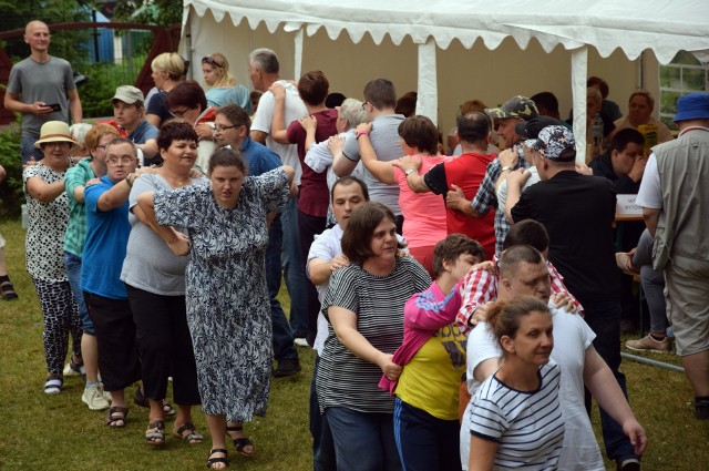 Piknik integracyjny zorganizowany przez Środowiskowy Dom Samopomocy w Miastku