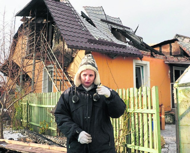 Ten dom był wszystkim, co miała rodzina Horbowych z Bielkowa. - Zdążyliśmy uratować dzieci i siebie samych. Resztę zabrał nam ogień - mówi pani Irena. Teraz życie muszą zacząć od nowa...