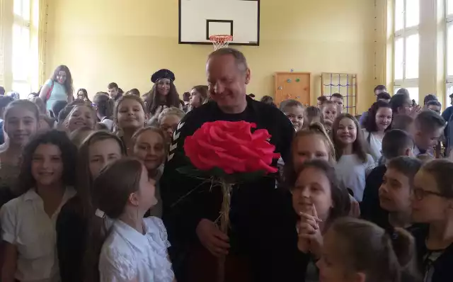Sławny podróżnik Jacek Słowak gościł w Publicznej Szkole Podstawowej imienia Jana Pawła II w Zbludowicach.