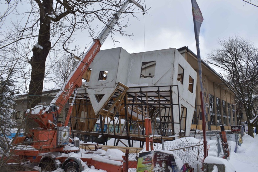 Zakopane jak park rozrywki. W centrum powstaje kolejny dom "do góry nogami". Urzędnicy sprawdzają, czy inwestycja jest legalna 