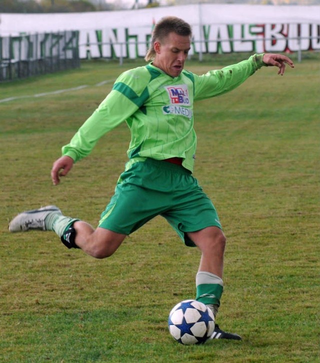 Patryk FrycUrodzony 24 lutego 1993 roku w Krośnie. Kluby: Kolbuszowianka Kolbuszowa, Wilga Widełka, Stal Mielec, Partyzant Targowiska, Flota Świnoujście, Wisła Kraków (od 14 sierpnia br.). Wzrost: 178 cm, waga 73 kg. Na zdjęciu w barwach Partyzanta Targowiska.