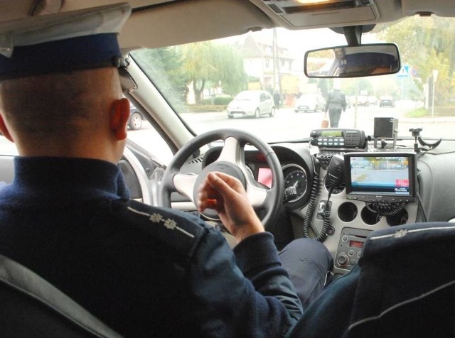 Taryfikator mandatów to narzędzie, które wykorzystuje policja w karaniu kierowców łamiących przepisy ruchu drogowego.