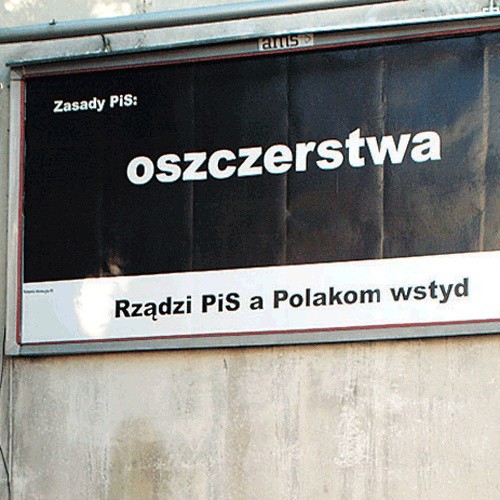 Billboard "polityczny&#8221; na ścianie przy ul. Waryńskiego.