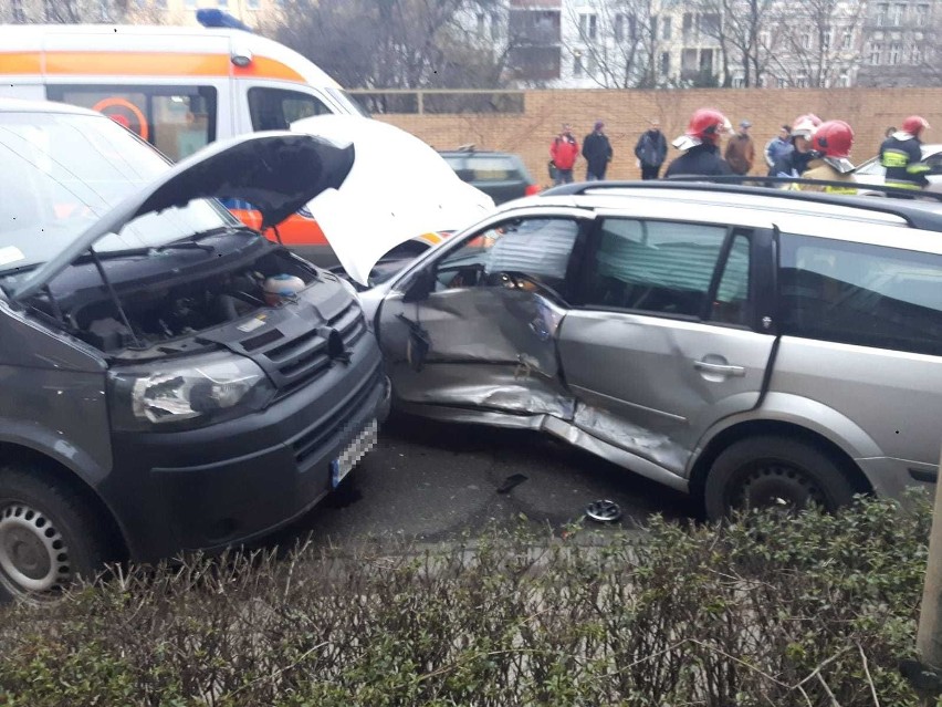 Wypadek na Pomorskiej. Nie jeździły tramwaje, są korki