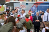 Kulisy wizyty premiera Mateusza Morawieckiego w Wodzisławiu. Wiemy co dostał w koszyku: miody, sery i...swojak sołtysa (WIDEO, ZDJĘCIA) 