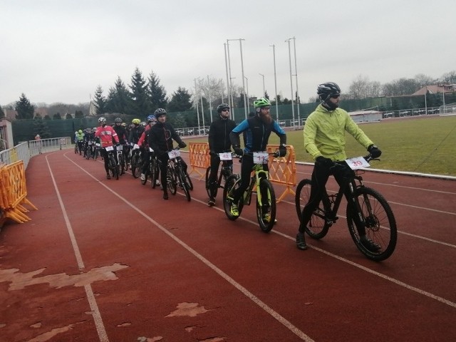 Jazda na rowerze na dystansie 10,5 kilometra rozpocznie się na   Miejskim Stadionie Sportowym przy  ulicy Koseły