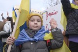 Manifestacja przeciwko agresji Rosji w Ukrainie. Na placu Wolności tysiące osób