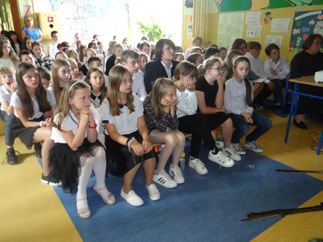 Uczniowie i nauczyciele Publicznej Szkoły Podstawowej w Żytnie podsumowali projekt "Pamiętamy, nie zapominamy"