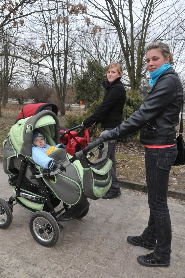 - Podoba nam się pomysł z odnowieniem parków i stworzenie tzw. zielonego spaceru - mówią Magdalena Moćko, spacerująca z chrześniakiem Aleksandrem i Żaneta Szkudlarek, która wiezie siostrzeńca Grzesia