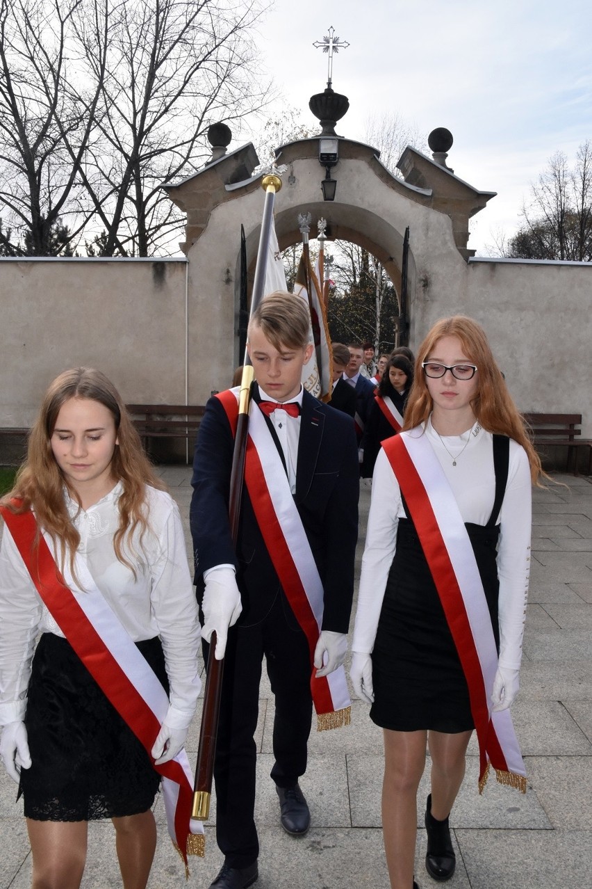 Gmina Gorlice świętowała 101. rocznicę odzyskania niepodległości. Z orkiestrą dętą, pocztami sztandarowymi i występami młodzieży