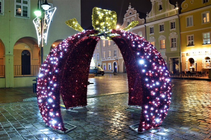 Świetliste ozdoby na rynku w Opolu