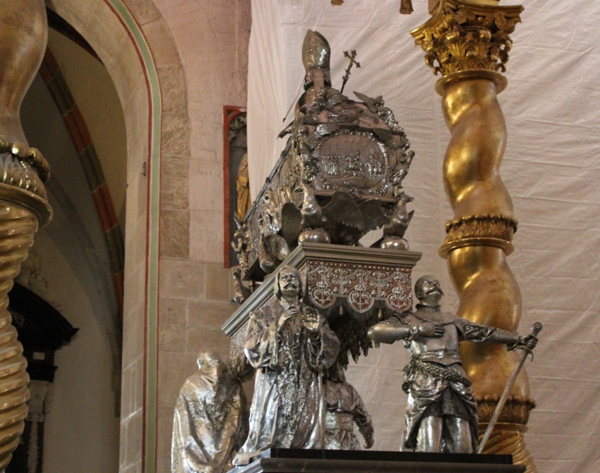 Barokowy relikwiarz św. Wojciecha w gnieźnieńskiej...