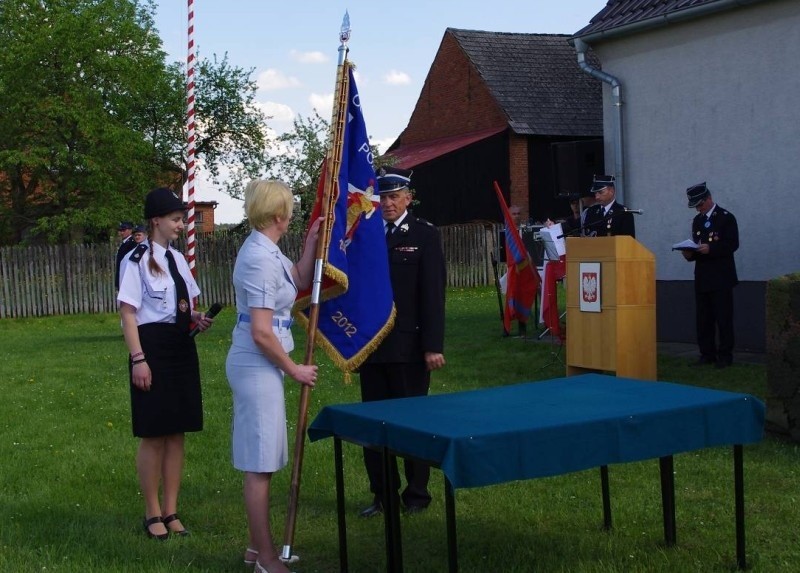 Uroczystość przekazania sztandaru dla OSP Rzędowice (gm....