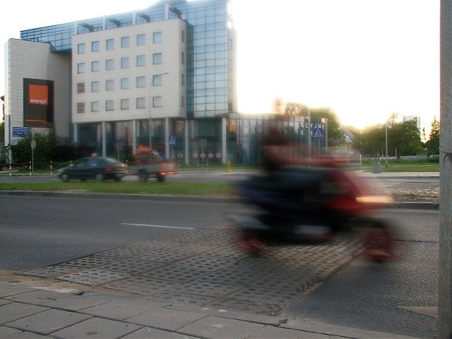 Najpierw zbudowali ulicę, później położyli rury