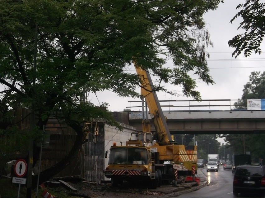 Wrocław: Remontują wiadukt kolejowy nad ul. Strzegomską (ZDJĘCIA)