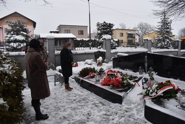 W Brzeszczach uczcili pamięć ofiar Marszu Śmierci więźniów niemieckiego obozu Auschwitz-Birkenau [ZDJĘCIA]