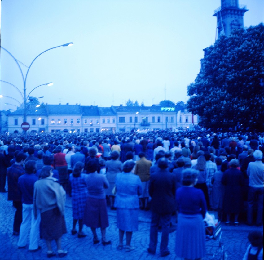 40 lat temu sądeczanie modlili się o ocalenie Jana Pawła II. Te zdjecia publikowane są po raz pierwszy