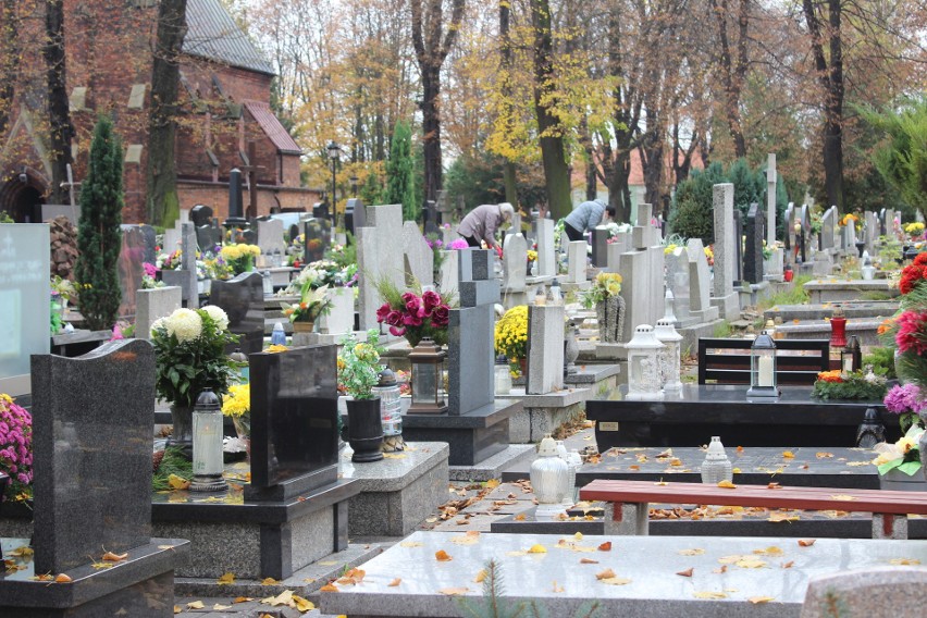 Cmentarz Mater Dolorosa w Bytomiu w piątek, 30 października...