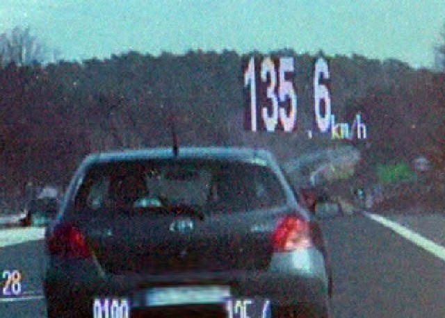 Kierowca nie dostrzegł znaków informujących o ograniczeniu prędkości do 90 km