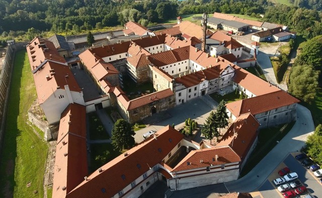 To nie pałace, tylko więzienia. Zakłady karne z lotu ptaka [GALERIA