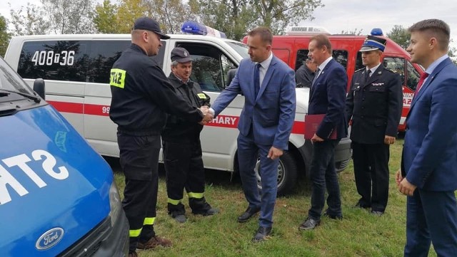 Poseł Michał Cieślak dziękował w piątek strażakom ochotnikom.