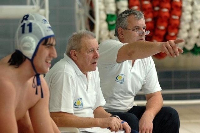 Piotr Diakonów (pierwszy z prawej) i Ryszard Łuczak (w środku) nie są już trenerami dwóch najstraszych grup GKPW 59