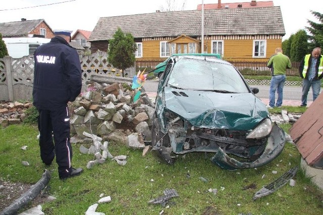 Peugeot 206 na posesji w Mąchocicach.