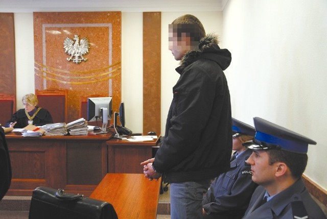 Z sądu  Marcin Ł. z Łap odpowiada przed sądem za spowodowanie po pijanemu wypadku samochodowego. Grozi mu 12 lat więzieniaOskarżony chce przeprosić matkę koleżanki, która zginęła w wypadku