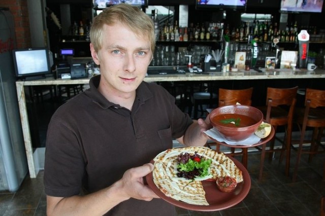 - Delikatna quesadilla i sycąca zupa gumbo to tylko niektóre przysmaki meksykańskiej kuchni &#8211; mówi Daniel Chlebowski, manager kieleckiej restauracji.