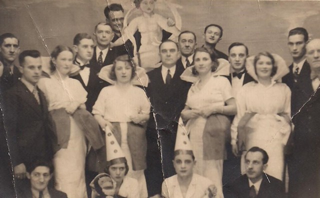 Bal sylwestrowy na powitanie 1937 roku w słynnej Wiktorii przy ul. Grudziądzkiej, ulubionym miejscu spotkań i zabaw torunian