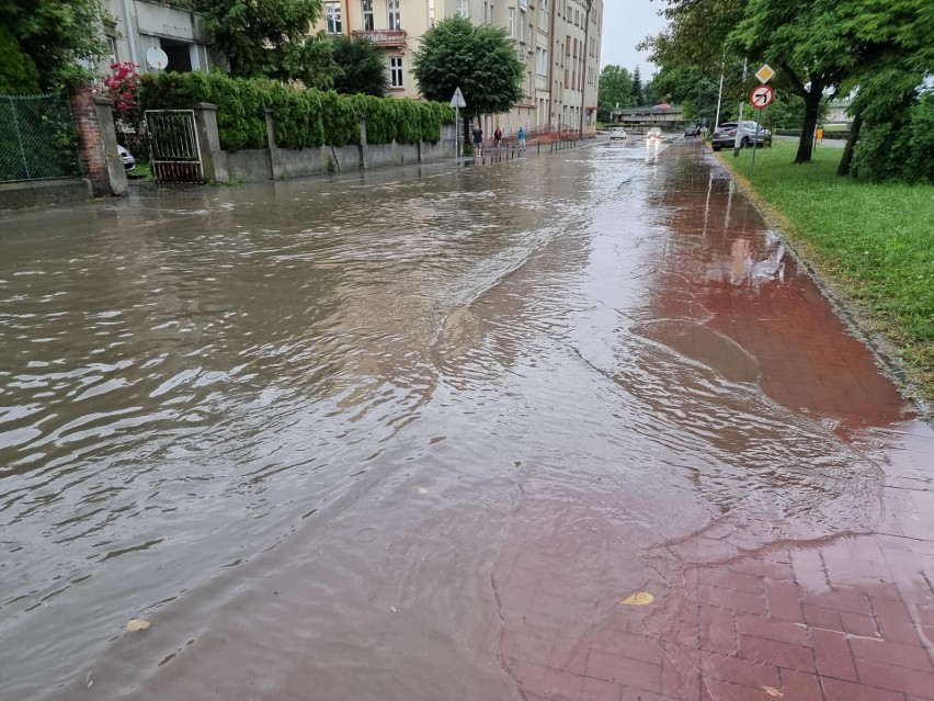 Po ulewie w Przemyślu woda zalała newralgiczne miejsca [ZDJĘCIA, WIDEO]