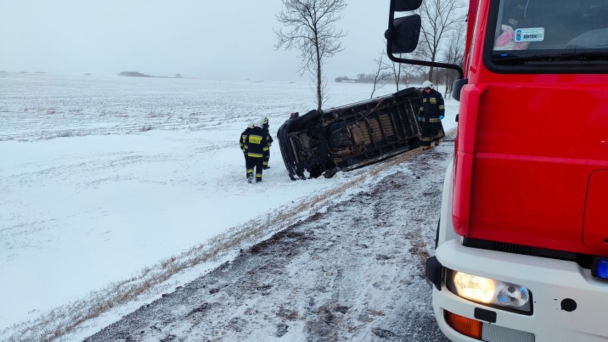 Na DK8 w pobliżu miejscowości Dryga z powodu śliskiej...