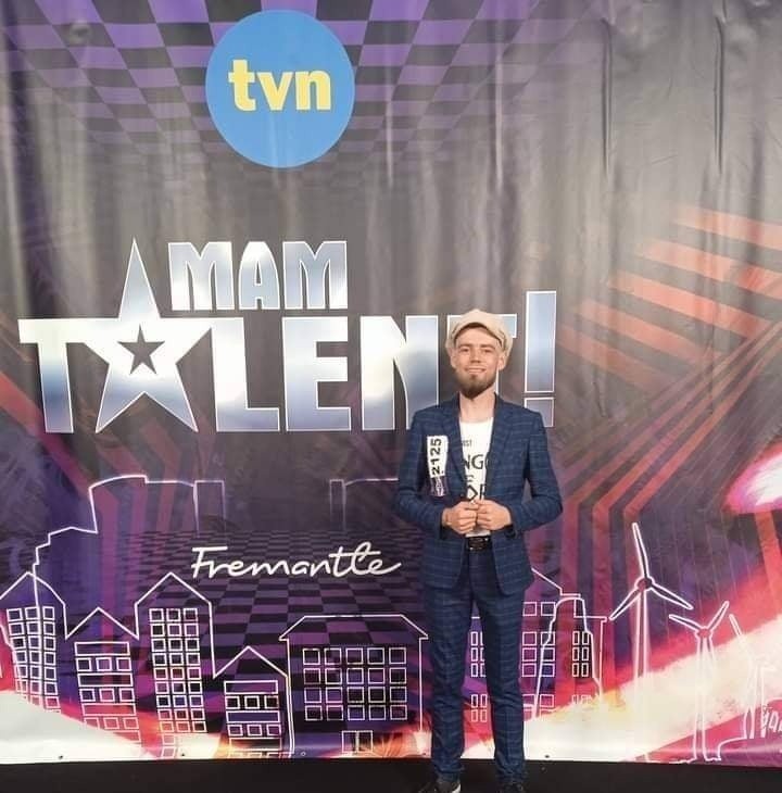 Marek Fabisiak za kulisami nagrania programu "Mam Talent".