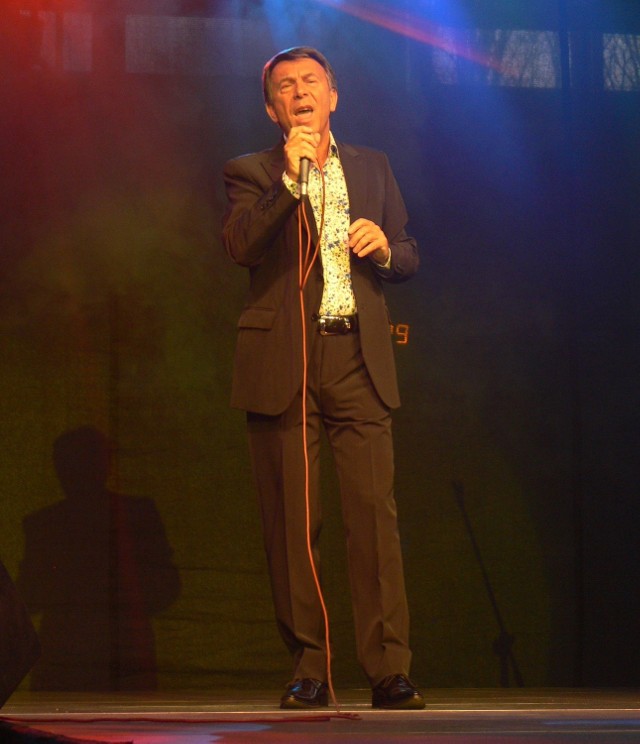 Wojciech Gąssowski zaśpiewał w Skarżysku dla nauczycieli i studentów Uniwersytetu Trzeciego Wieku.