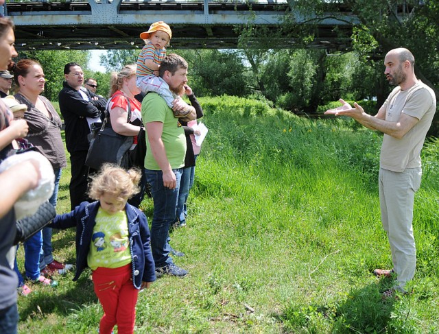 Jedną z muzealnych wycieczek oprowadzał w 2014 r. Marcin Wichrowski, pracownik Muzeum Twierdzy Kostrzyn. Opowiadał wtedy o historii kostrzyńskich mostów.