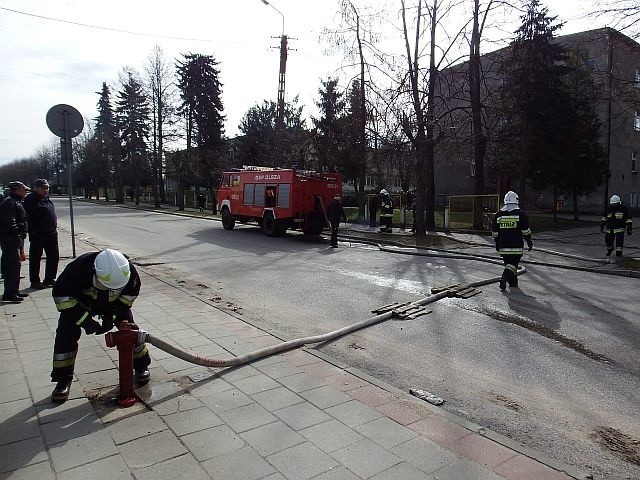 Dąbrowa Białostocka. Pożar w internacie: ćwiczenia strażaków (zdjęcia)